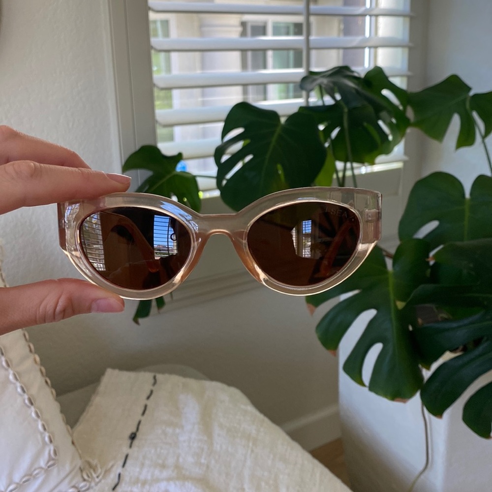 Translucent beige sunnies
